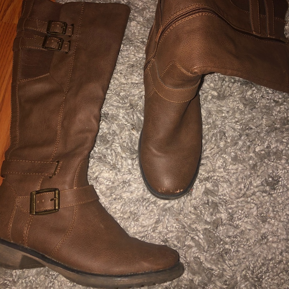 size 9.5 brown boots